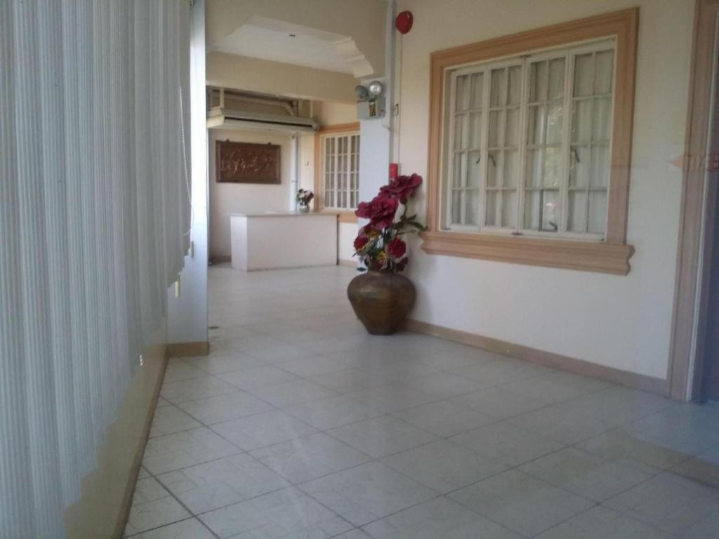 Bridgeview Hotel Laoag Esterno foto