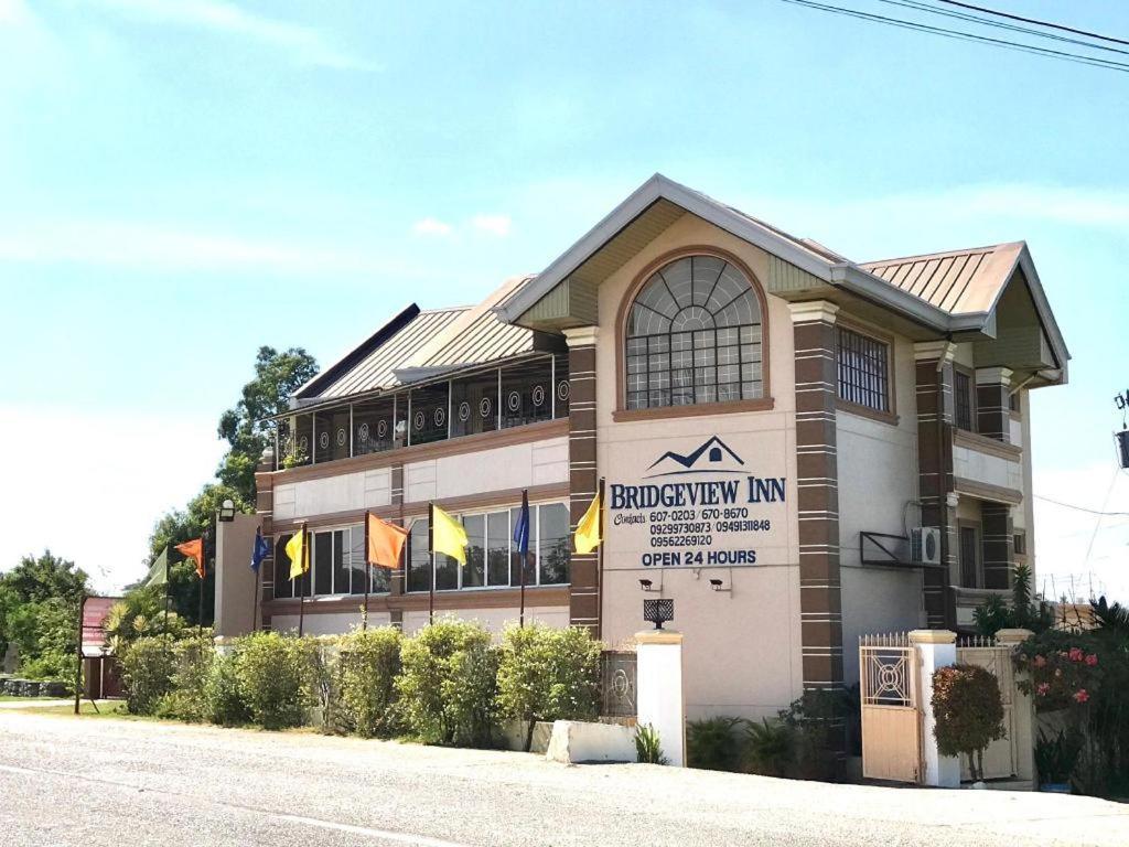 Bridgeview Hotel Laoag Esterno foto