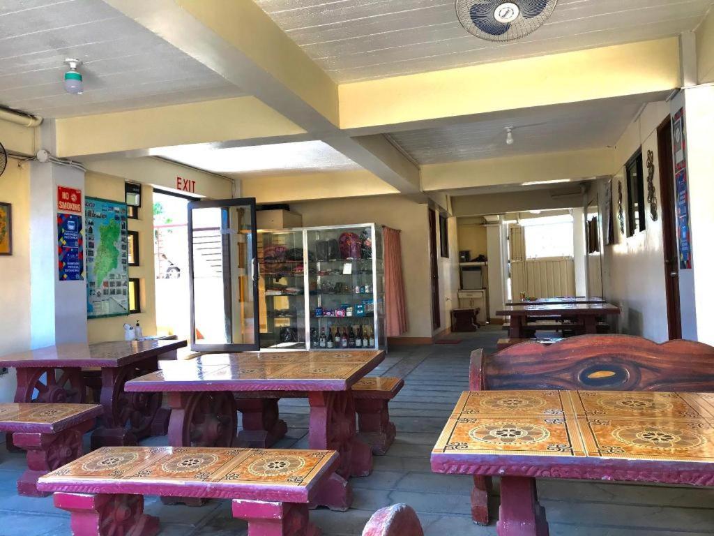 Bridgeview Hotel Laoag Esterno foto
