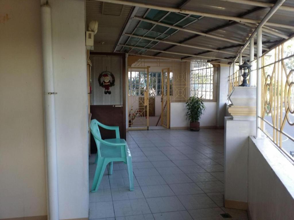 Bridgeview Hotel Laoag Esterno foto